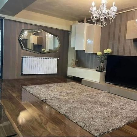 Apartament Lux Ultracentral ไกรโอวา ภายนอก รูปภาพ