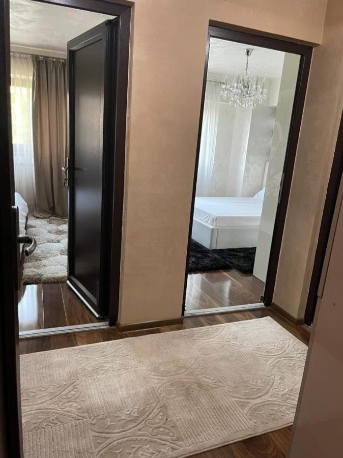 Apartament Lux Ultracentral ไกรโอวา ภายนอก รูปภาพ