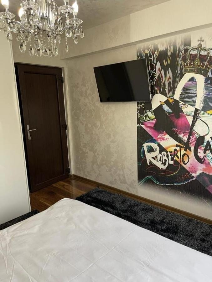Apartament Lux Ultracentral ไกรโอวา ภายนอก รูปภาพ