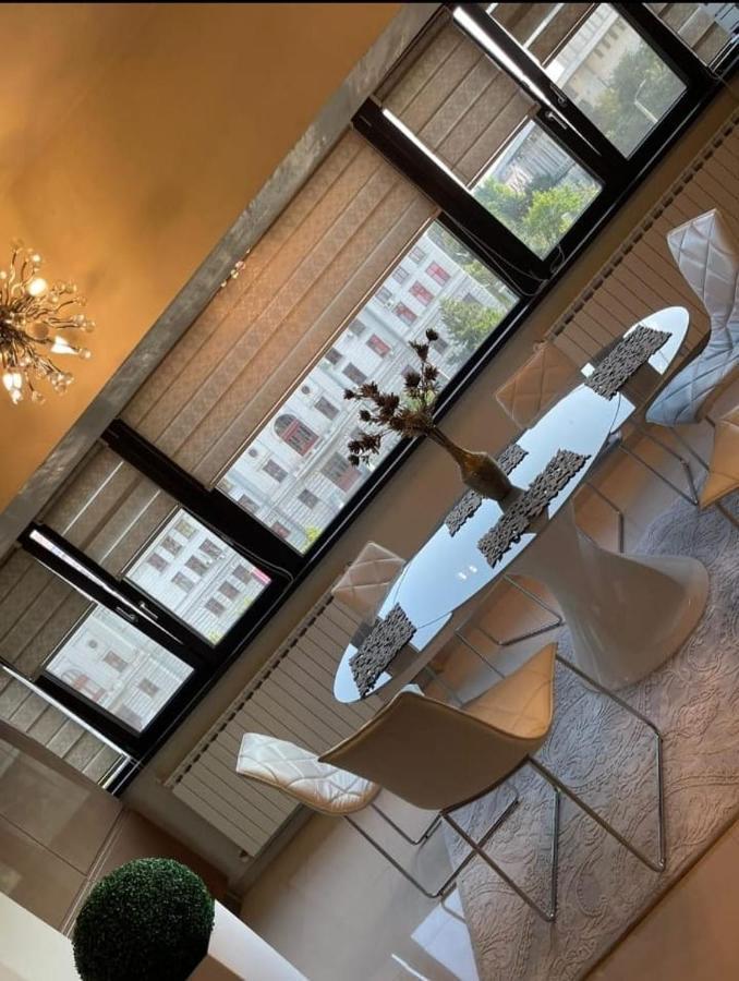 Apartament Lux Ultracentral ไกรโอวา ภายนอก รูปภาพ