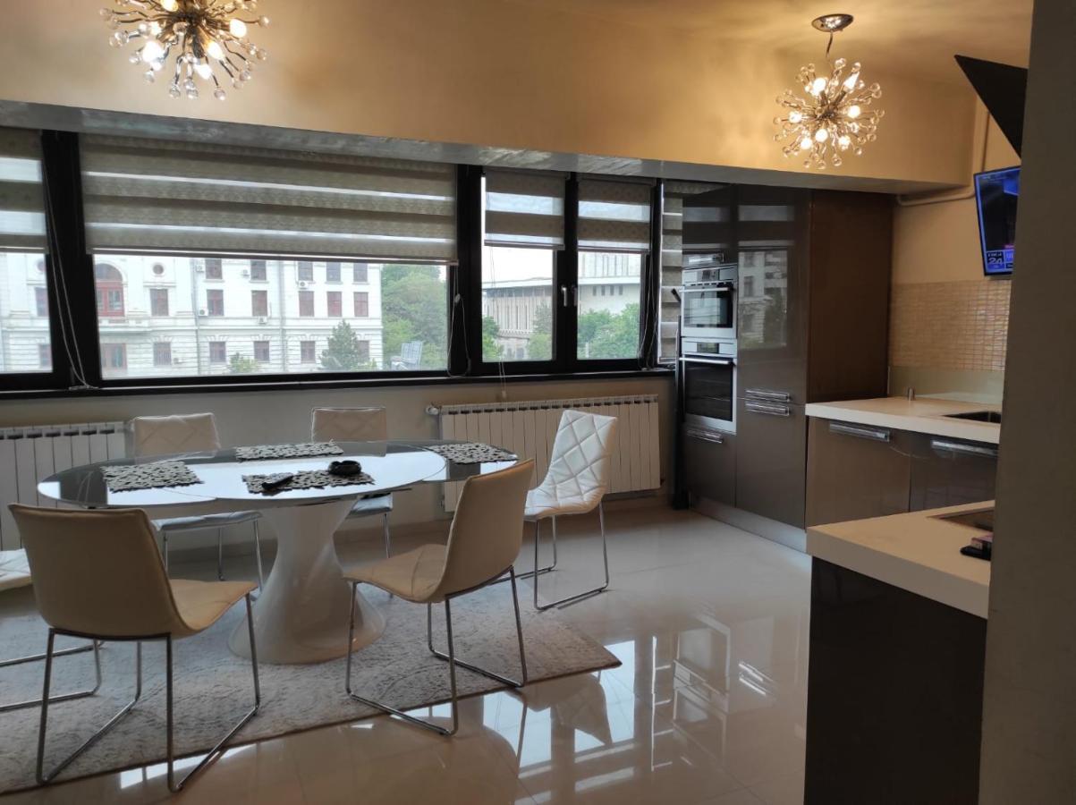 Apartament Lux Ultracentral ไกรโอวา ภายนอก รูปภาพ