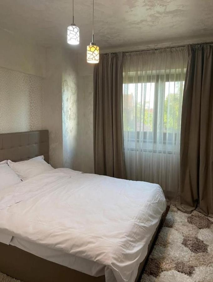 Apartament Lux Ultracentral ไกรโอวา ภายนอก รูปภาพ
