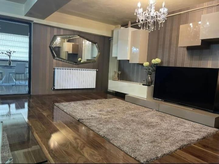 Apartament Lux Ultracentral ไกรโอวา ภายนอก รูปภาพ