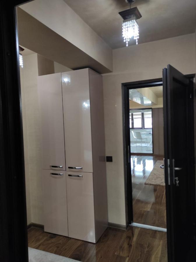 Apartament Lux Ultracentral ไกรโอวา ภายนอก รูปภาพ