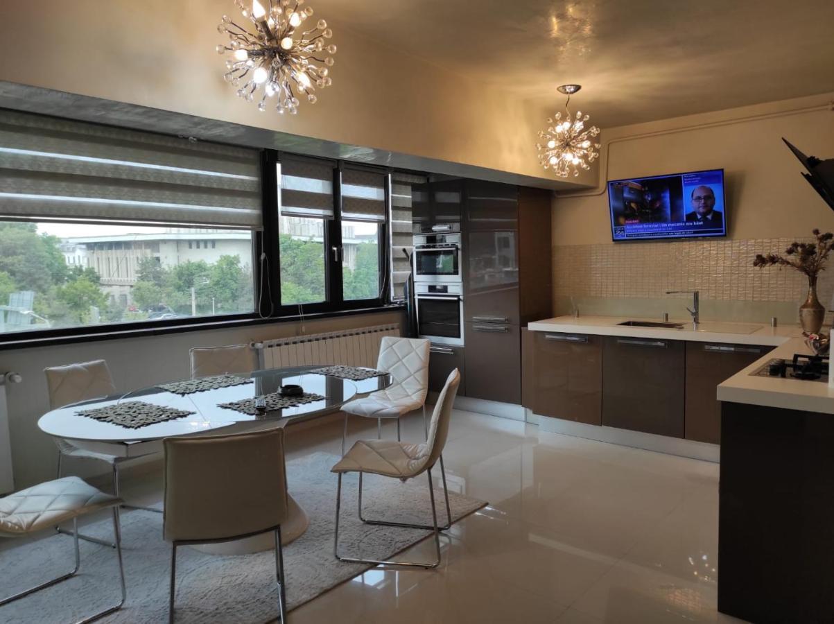 Apartament Lux Ultracentral ไกรโอวา ภายนอก รูปภาพ