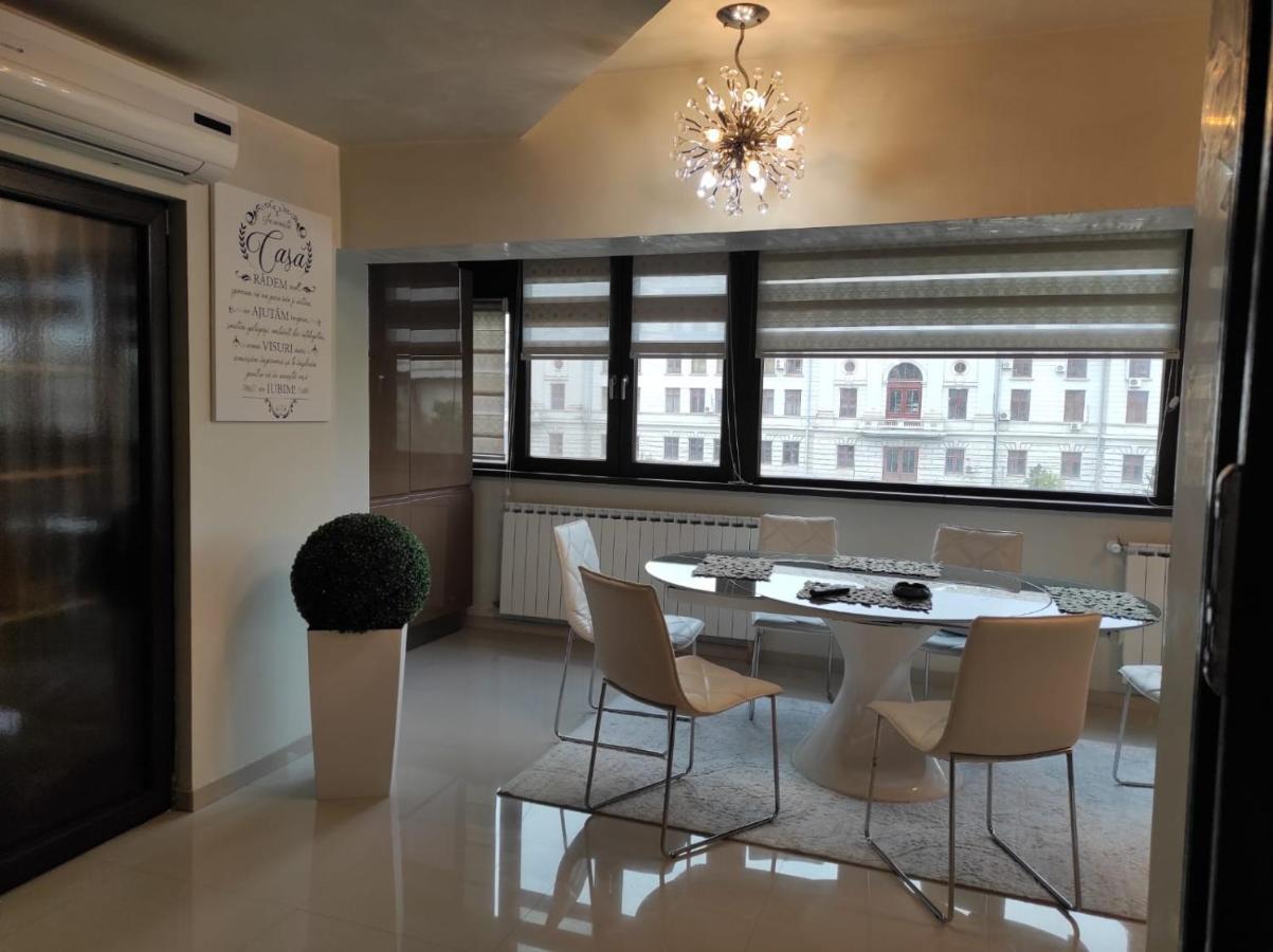 Apartament Lux Ultracentral ไกรโอวา ภายนอก รูปภาพ