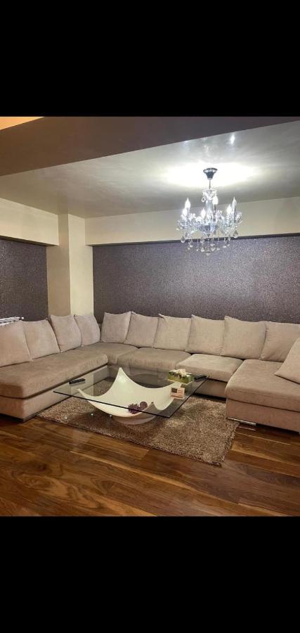 Apartament Lux Ultracentral ไกรโอวา ภายนอก รูปภาพ